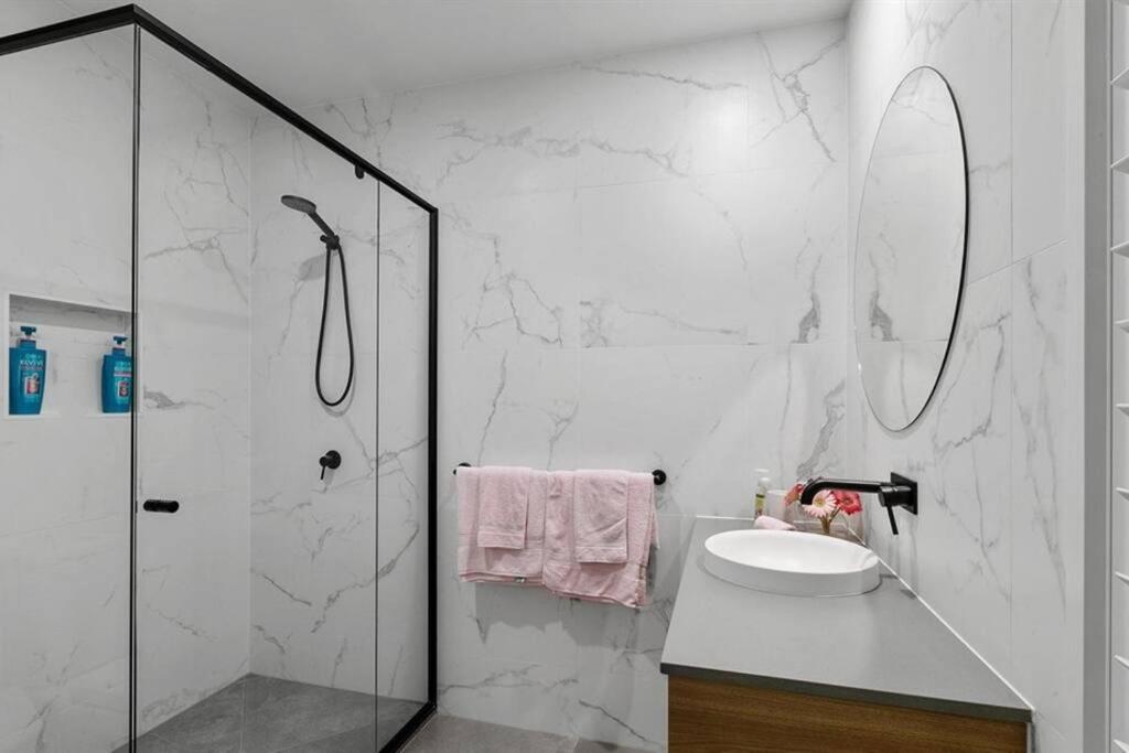 Beachside Buddina Luxury Family House 5 Bedrooms エクステリア 写真